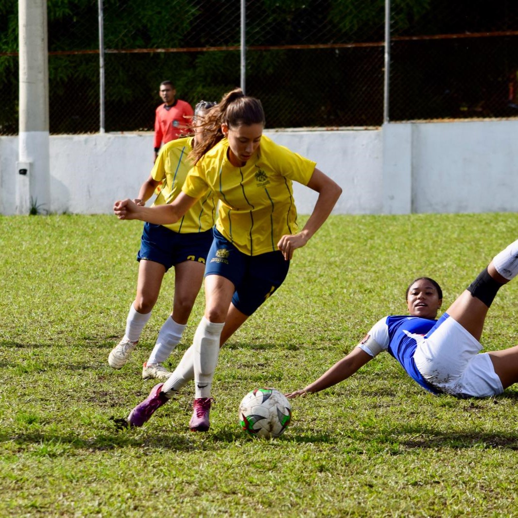 Katharina Gessner, estudiante alemana de Negocios Internacionales, juega en nuestro equipo Representativo de Fútbol