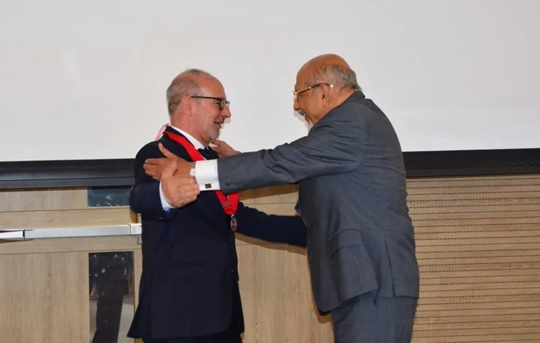 Luis Felipe Gómez, S.J., condecorado con la Cruz de Caballero de la Universidad Autónoma de Occidente