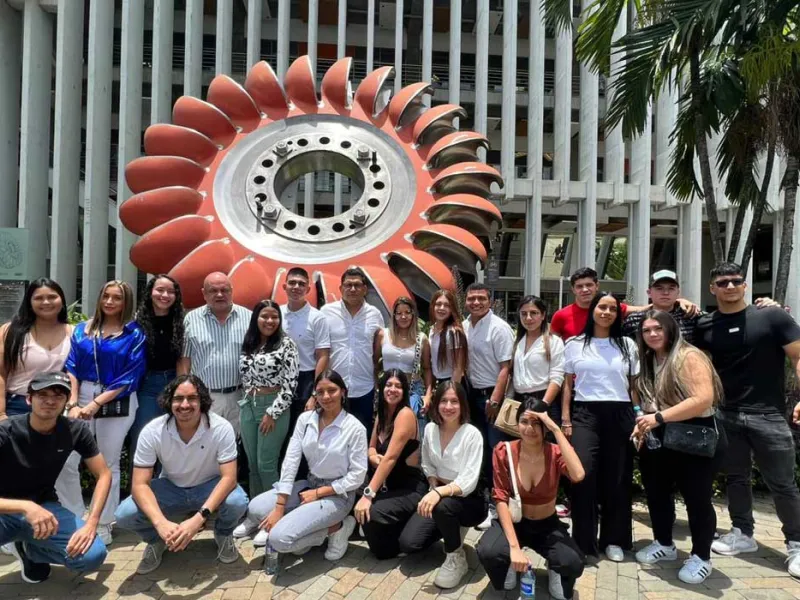 Estudiantes de Administración de Empresas realizaron visita académica a Medellín y Ruta N 