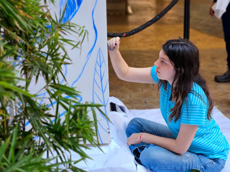 Muralismo y fotografía, una oda a la biodiversidad de la Javeriana Cali que engalana los pasillos del Centro Comercial Jardín Plaza 